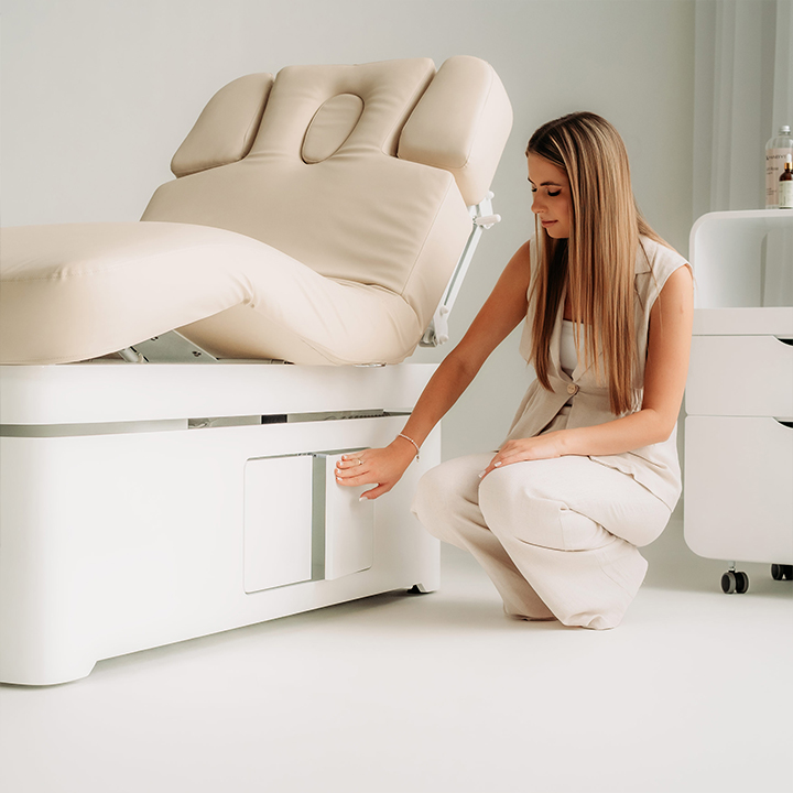 Leżanka Vellia Beige w hotelowej strefie SPA i body clinic