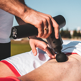 Pistolet do masażu jako uzupełnienie terapii – zastosowanie w rehabilitacji i treningu